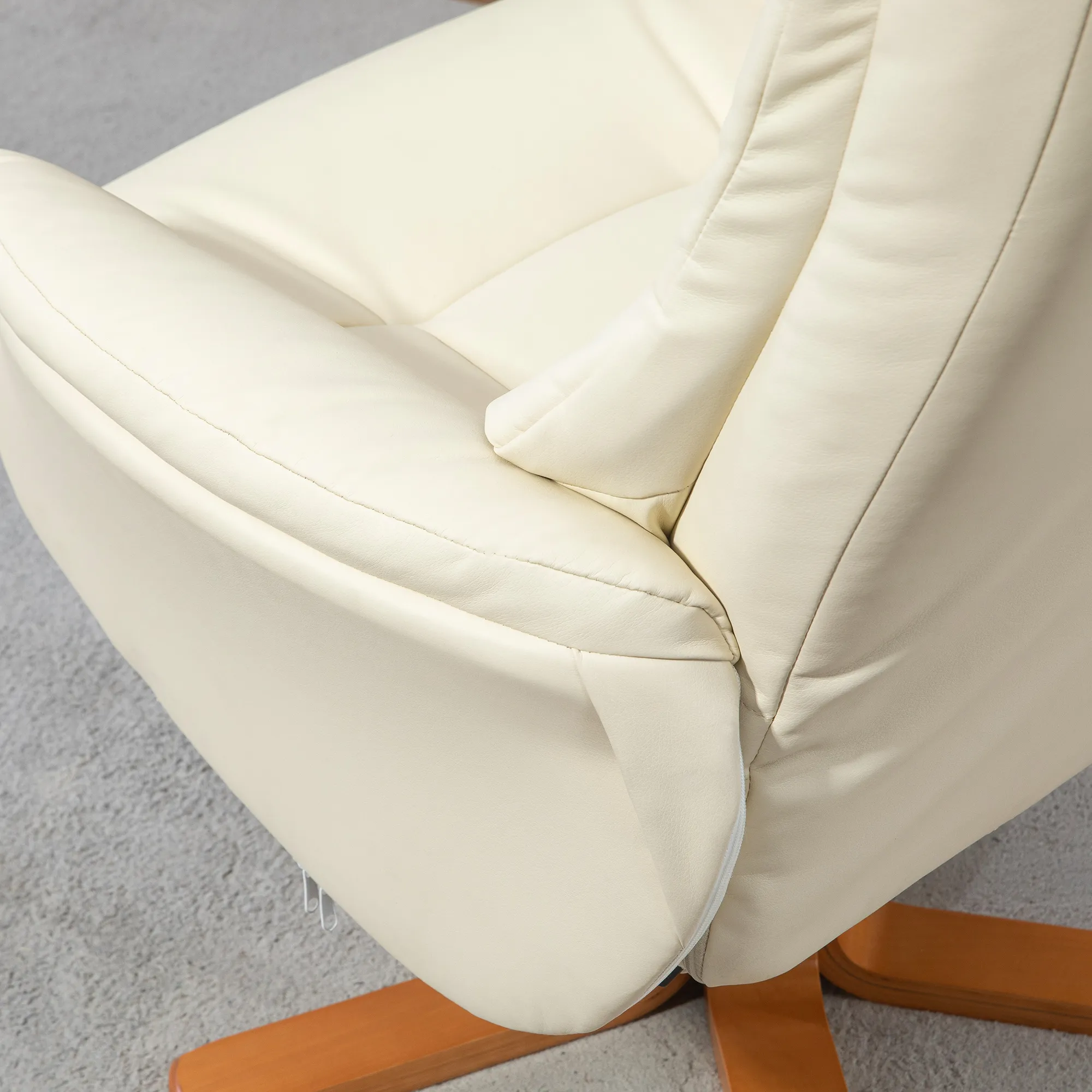 Relaxsessel mit Hocker 71B x 84T x 102H cm in Cremeweiß