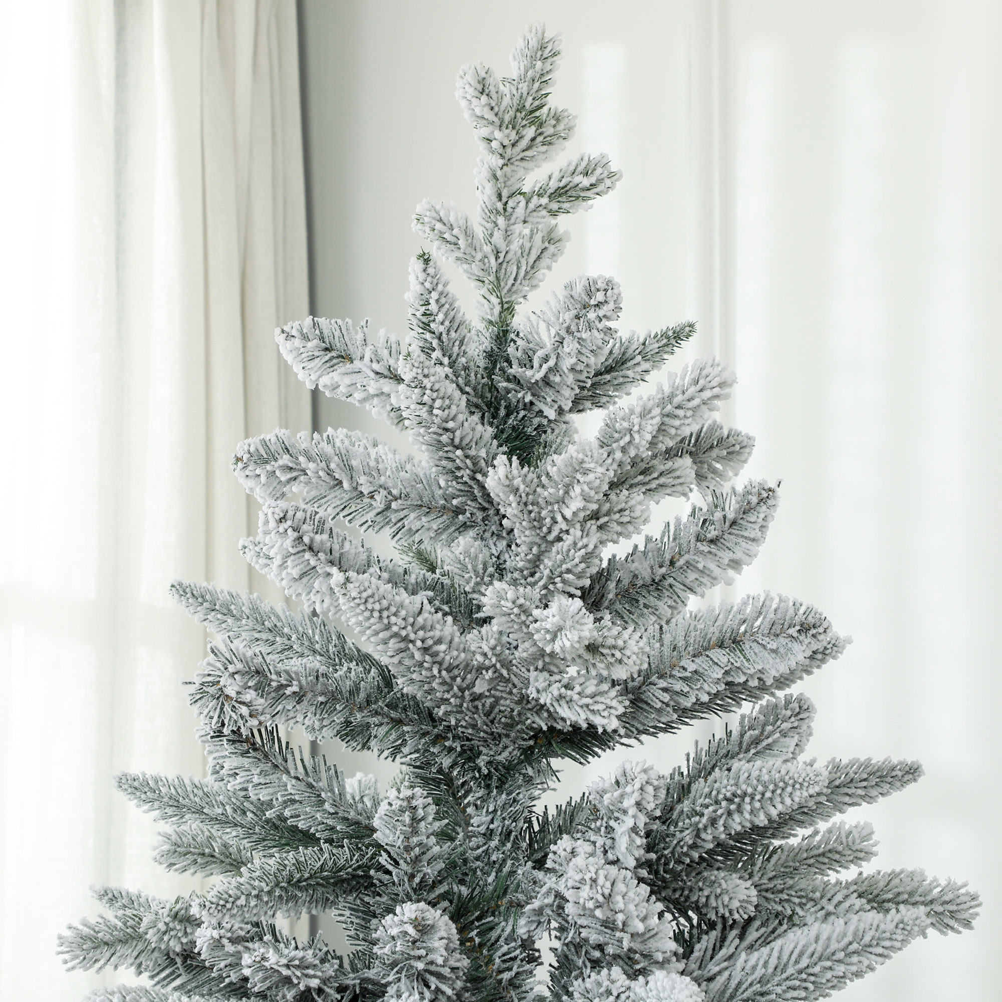 Weihnachtsbaum 180 cm schneebedeckt flammhemmend Grün