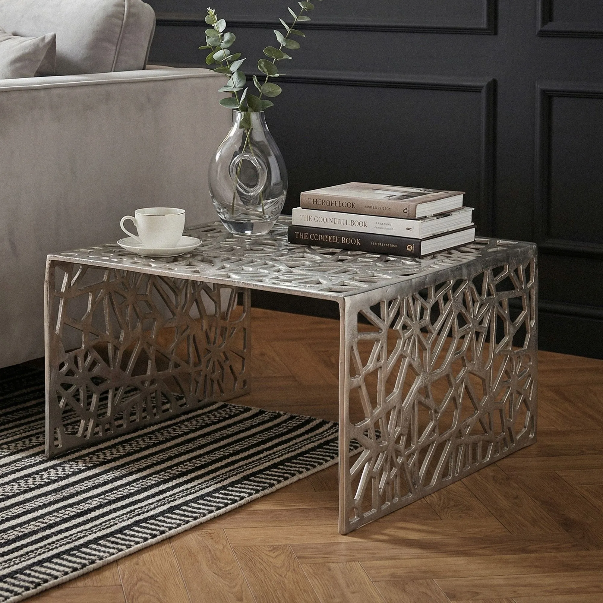 Couchtisch Aluminium Silber 60cm Quadratischer Sofatisch Metall - Wohnzimmertisch Alu modern mit Muster - Design Tisch niedrig - Loungetisch Beistelltisch Handmade