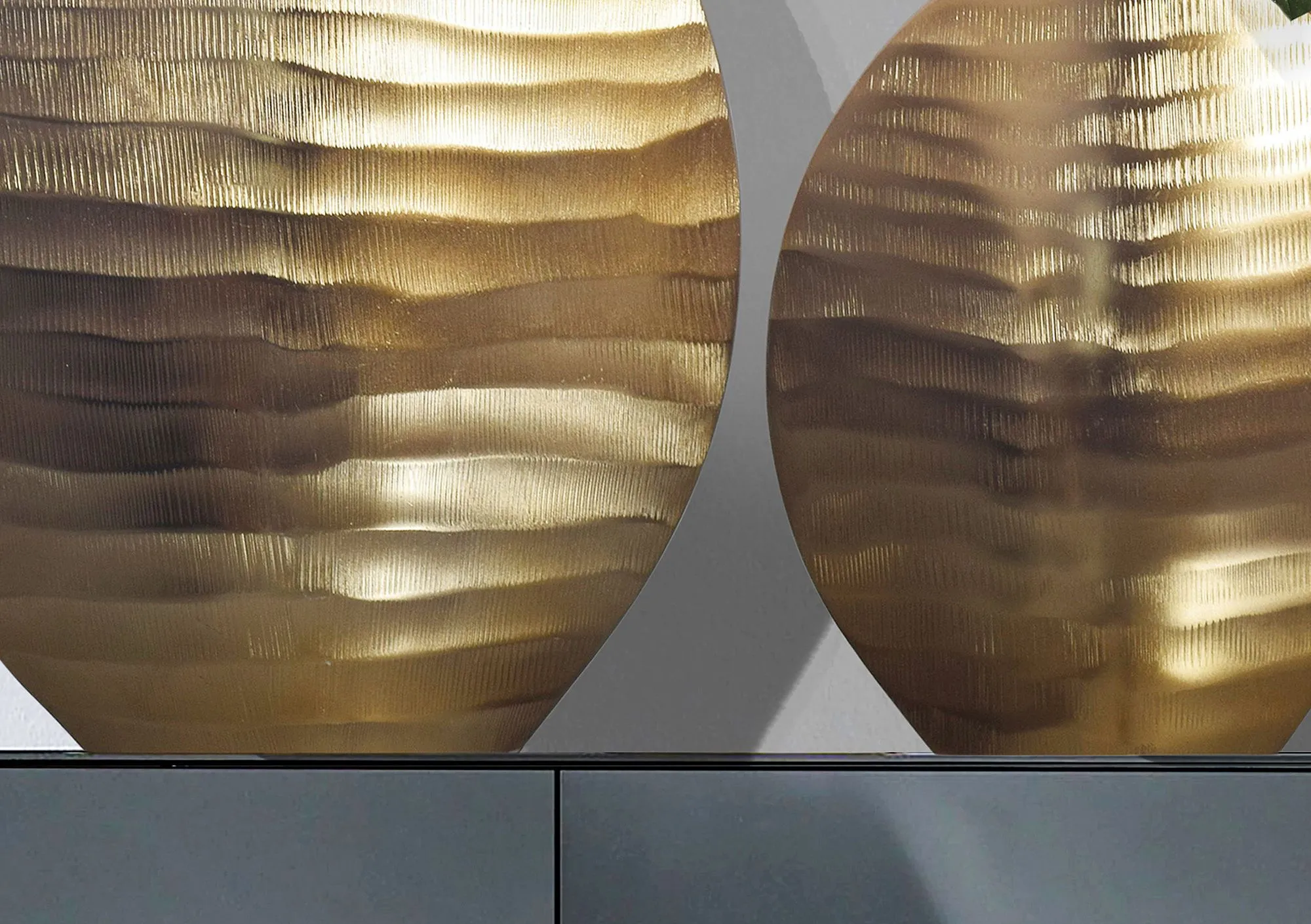 Deko Vase 2er Set Aluminium Gold Blumenvase Wellenmuster Modern