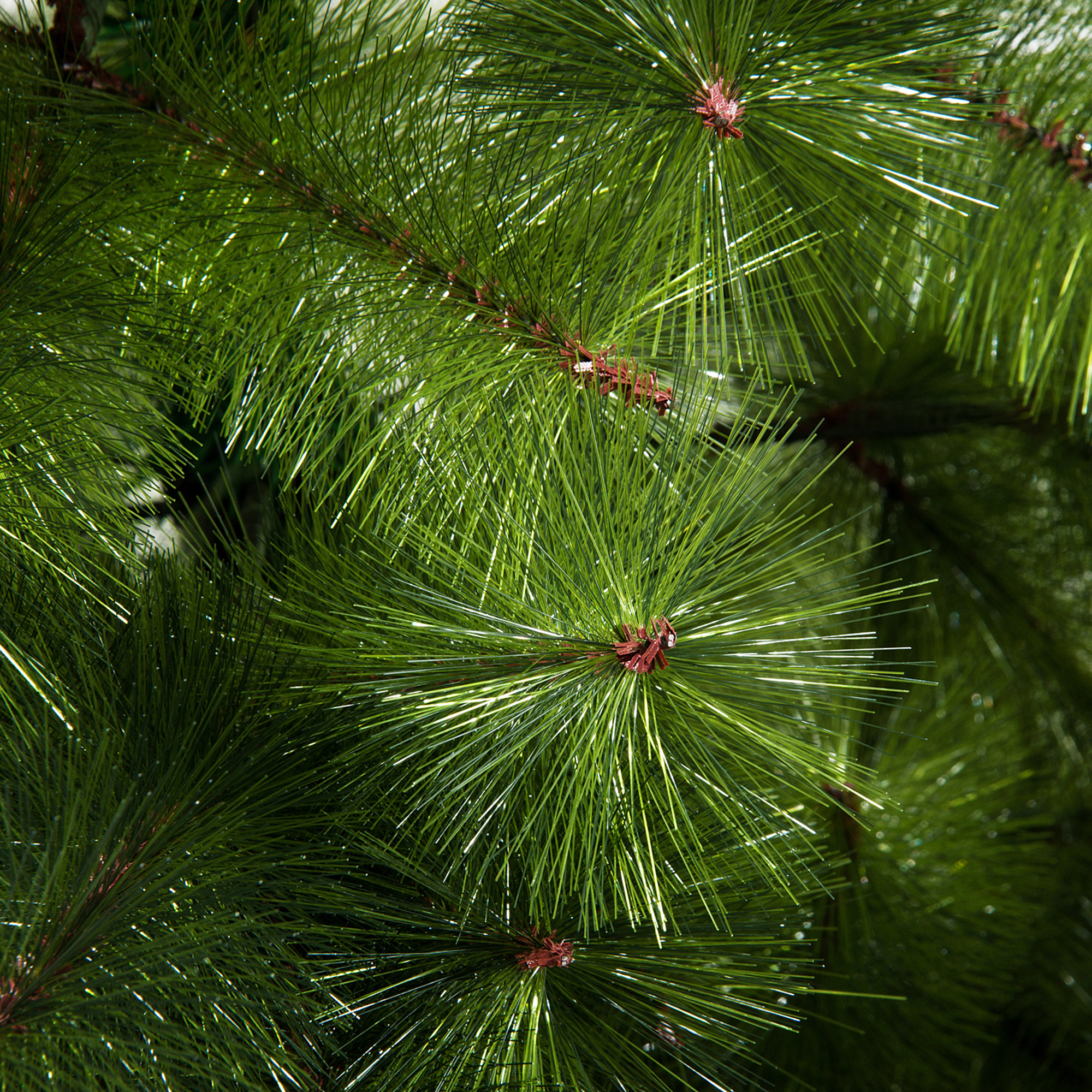 Künstlicher Weihnachtsbaum 210 cm mit silbernen Akzenten, Grün