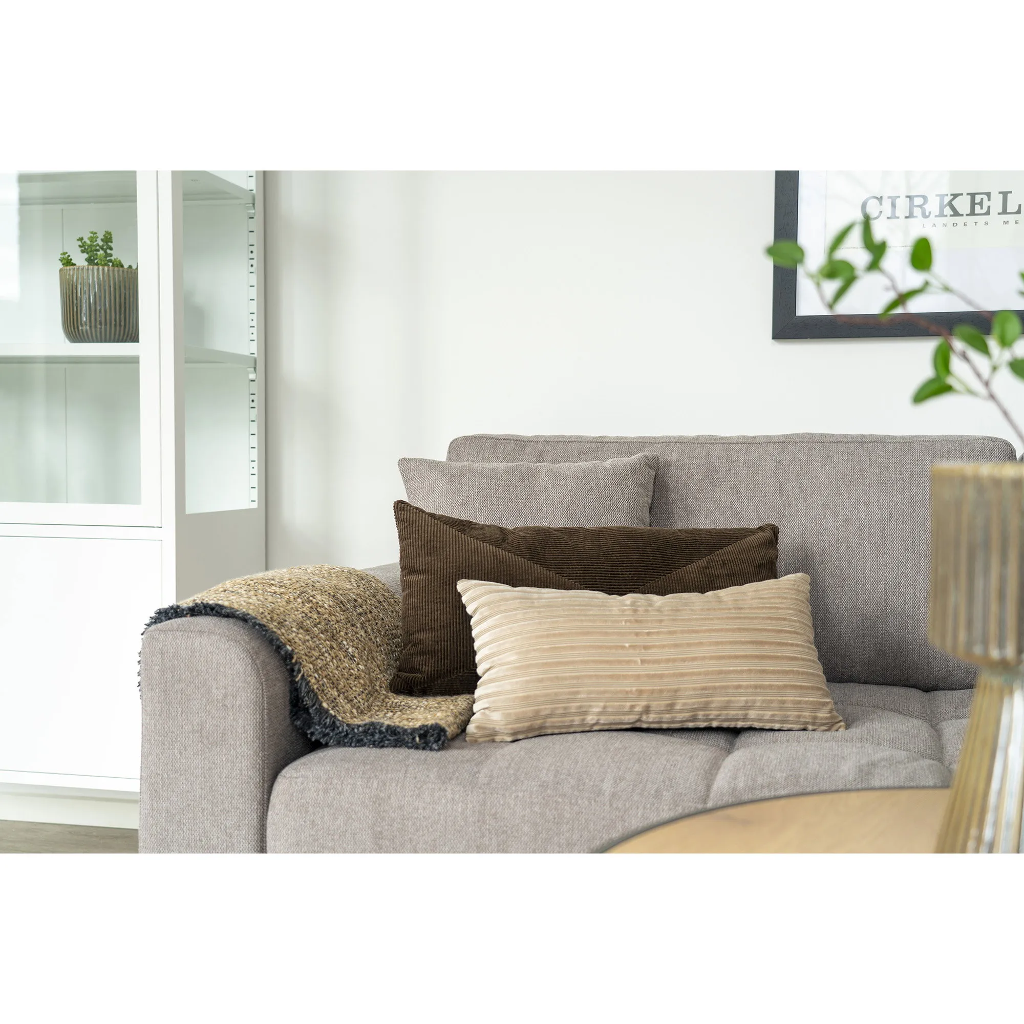 tinkaro Kissen Alburry Vorderseite: 60% Viskose, 40% Polyester, Rückseite: 55% Baumwolle, 45% Polyester Beige