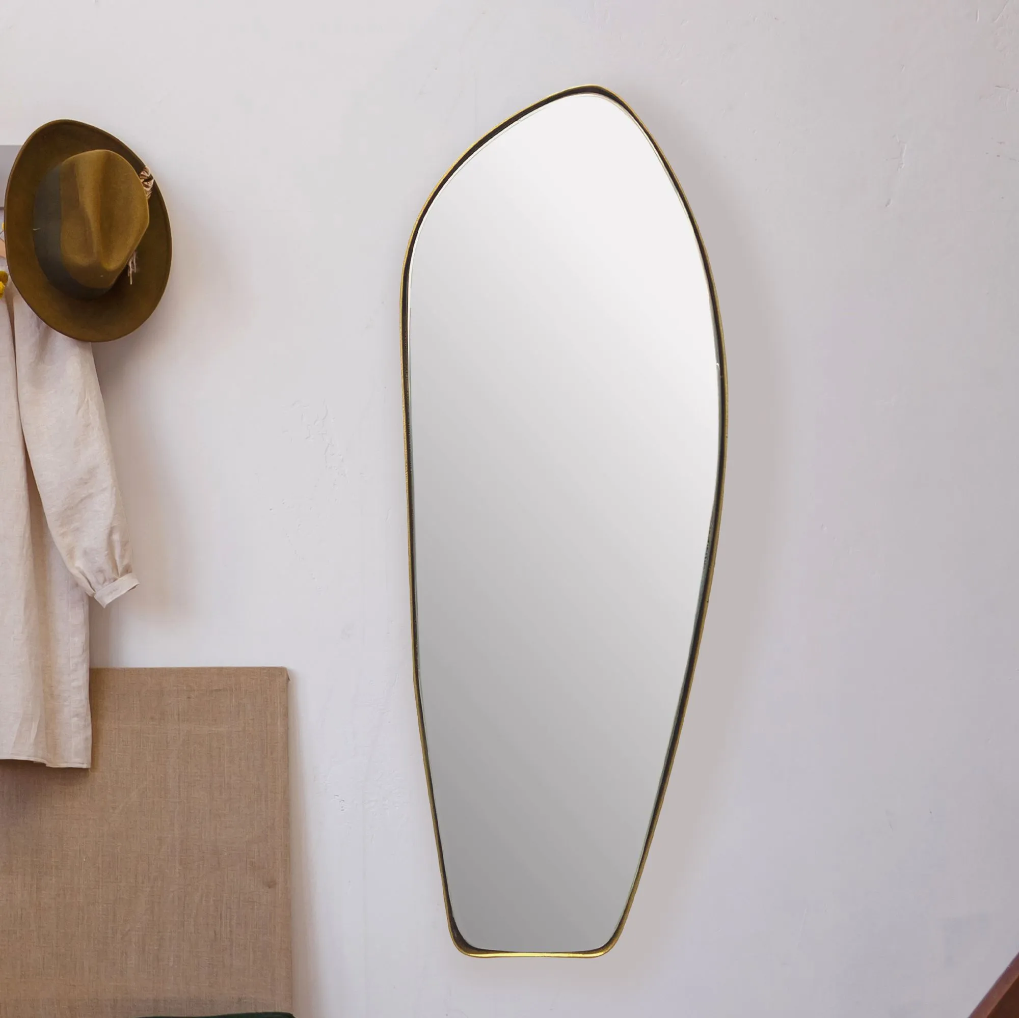 Wandspiegel Asymmetrisch 33x90 cm Metall Design Hängespiegel Gold