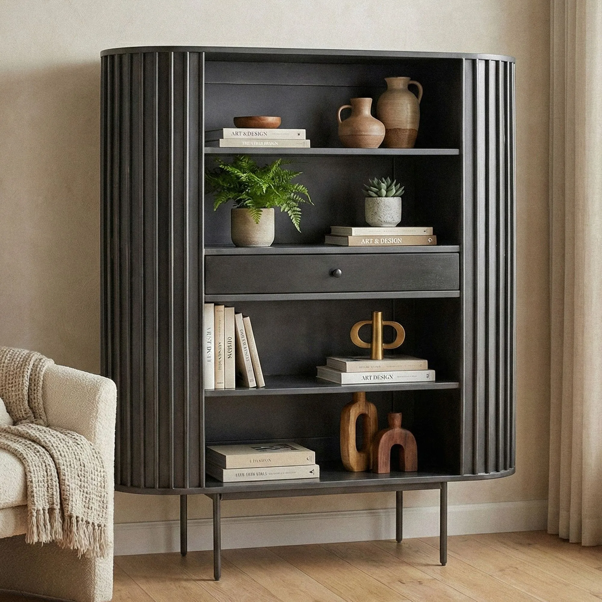 Bücherregal Massivholz Mango 105x122 cm Lamellen Design Schwarz - Offenes Standregal mit Schublade - Stauraumregal Metallbeine - Wohnregal Wohnzimmer - Kleiner Schrank Regal Handmade