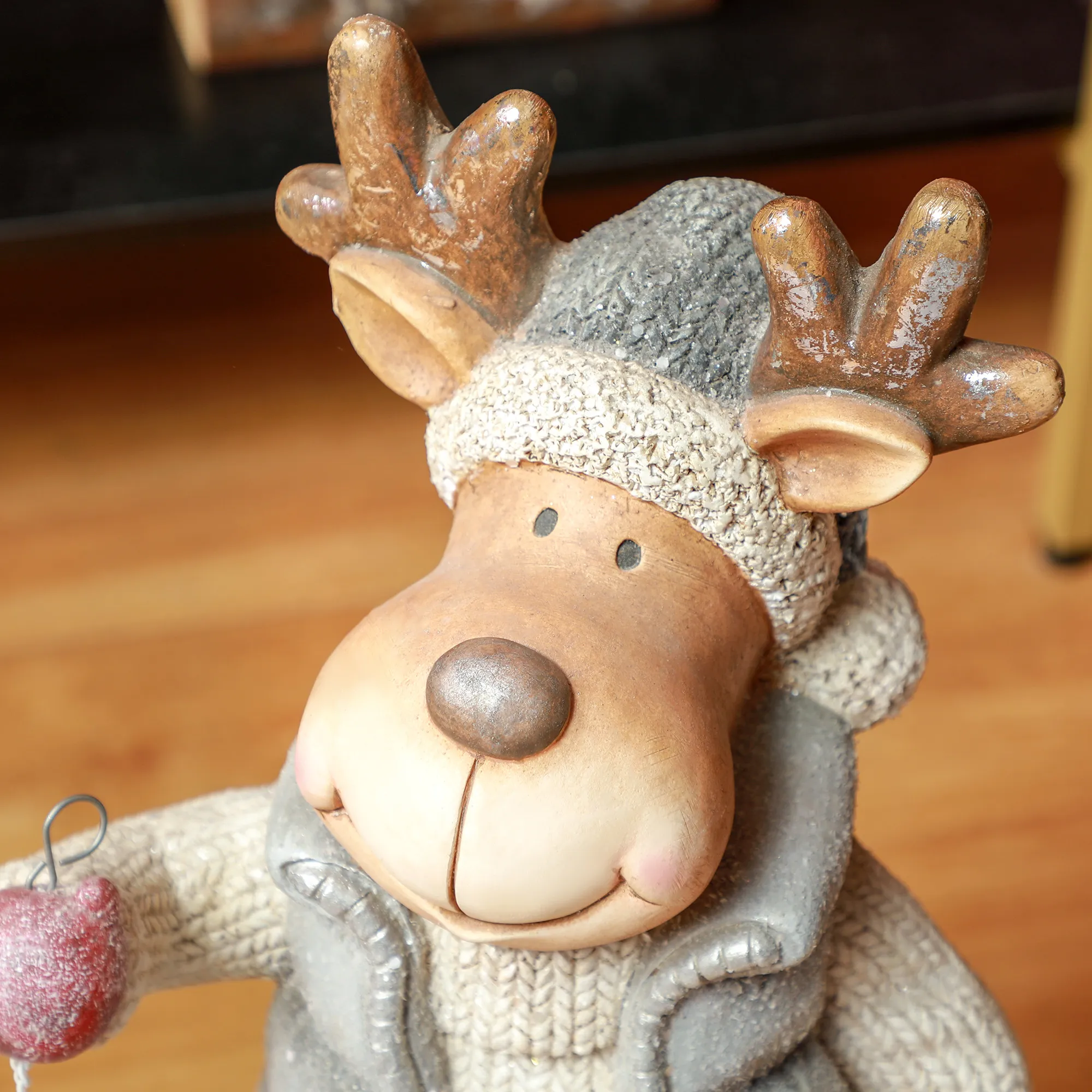 Weihnachtsdeko, Rentier mit Laterne, LED, batteriebetrieben, 25,5 x 19,5 x 52 cm