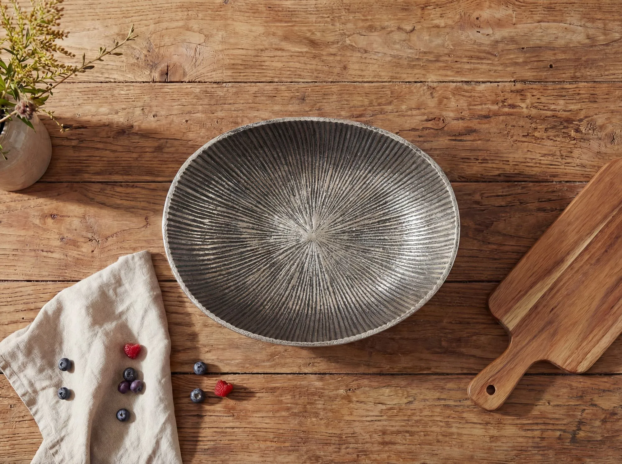 Obstschale Silber Schale Metall 30cm Tischdeko Oval - Moderner Obstkorb Rillen-Design aus Aluminium - Elegante Metallschale - Alu Früchteschale Handmade