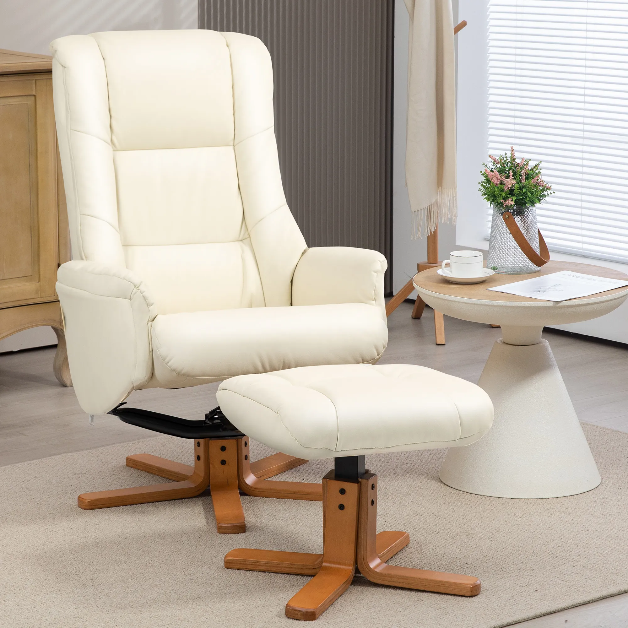 Relaxsessel mit Hocker 71B x 84T x 102H cm in Cremeweiß