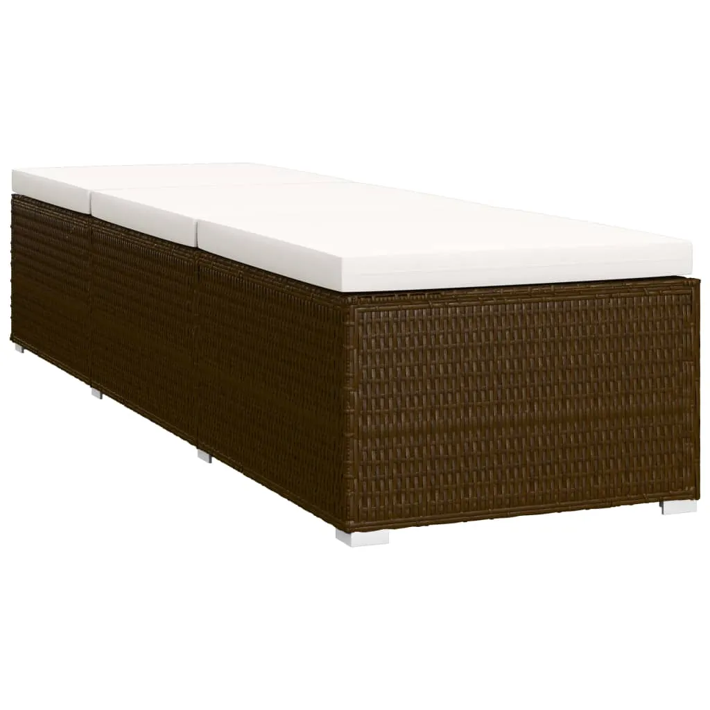 Sonnenliege aus PE-Rattan braun mit cremeweißen Kissen 195x60x31 cm