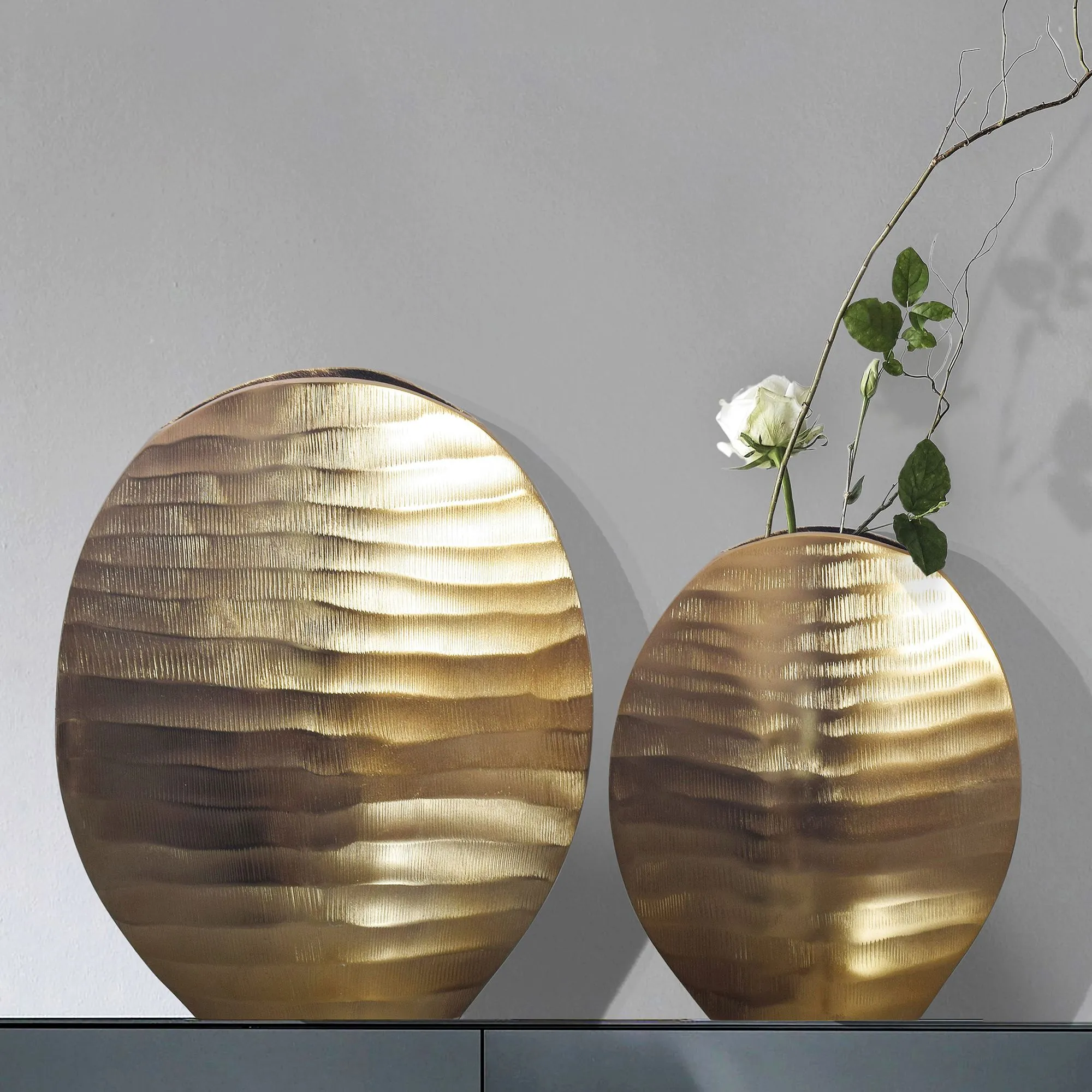 Deko Vase 2er Set Aluminium Gold Blumenvase Wellenmuster Modern