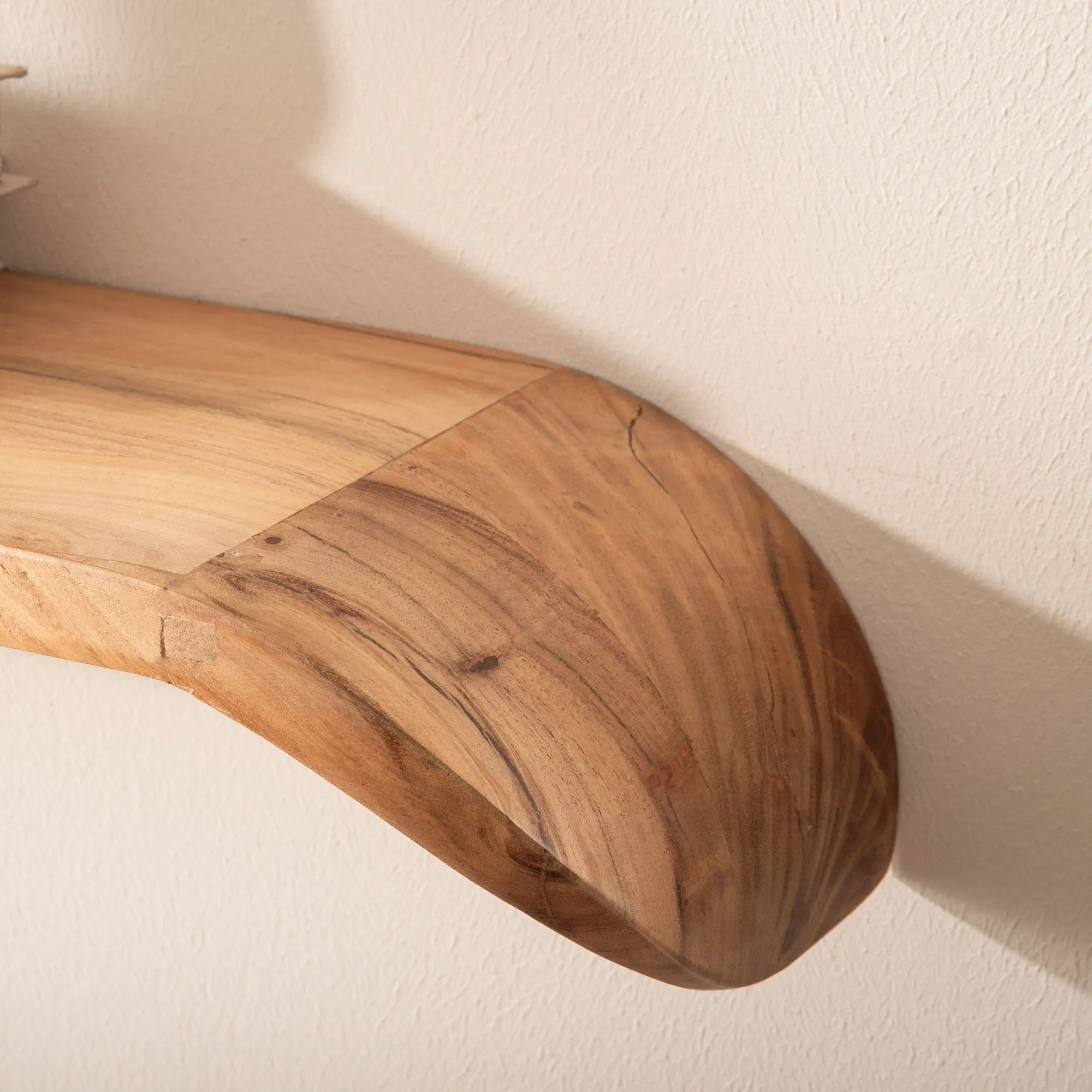 Wandregal Mango Massivholz 60cm · Hängeregal mit geschwungenen Enden · Handgefertigtes Schwebendes Regal im modernen Design · Regalbrett aus Echtholz